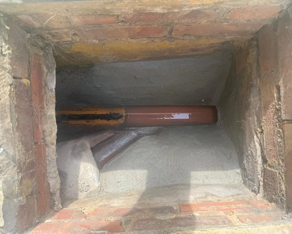 Clay drainage installation